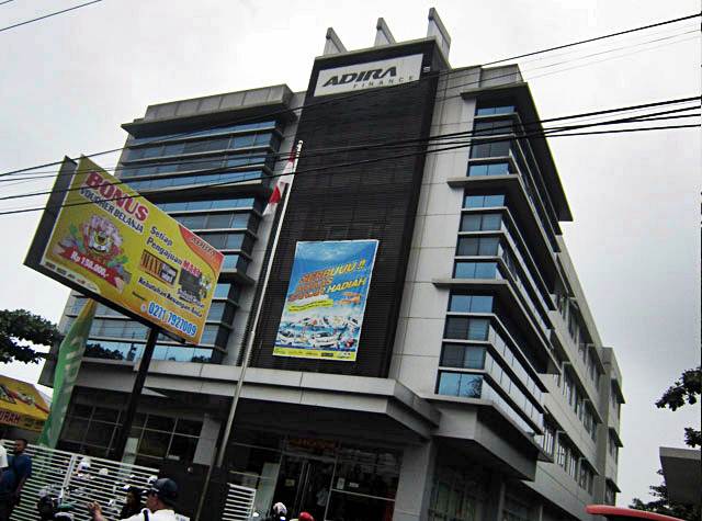 kantor cabang adira solo baru